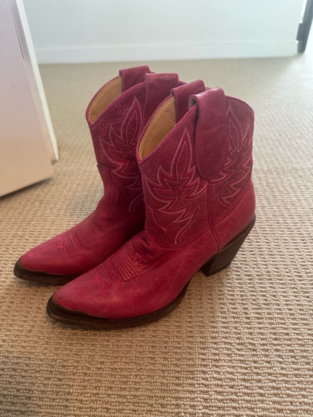 Women’s Western Ankle Cowboy Boots - Pink Leather. Idyllwind size 8